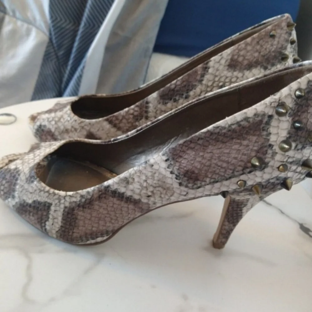 FERGALICIOUS Snakeskin Heels Shoes neutral Pattern Platforms Size 10 M Pre Loved